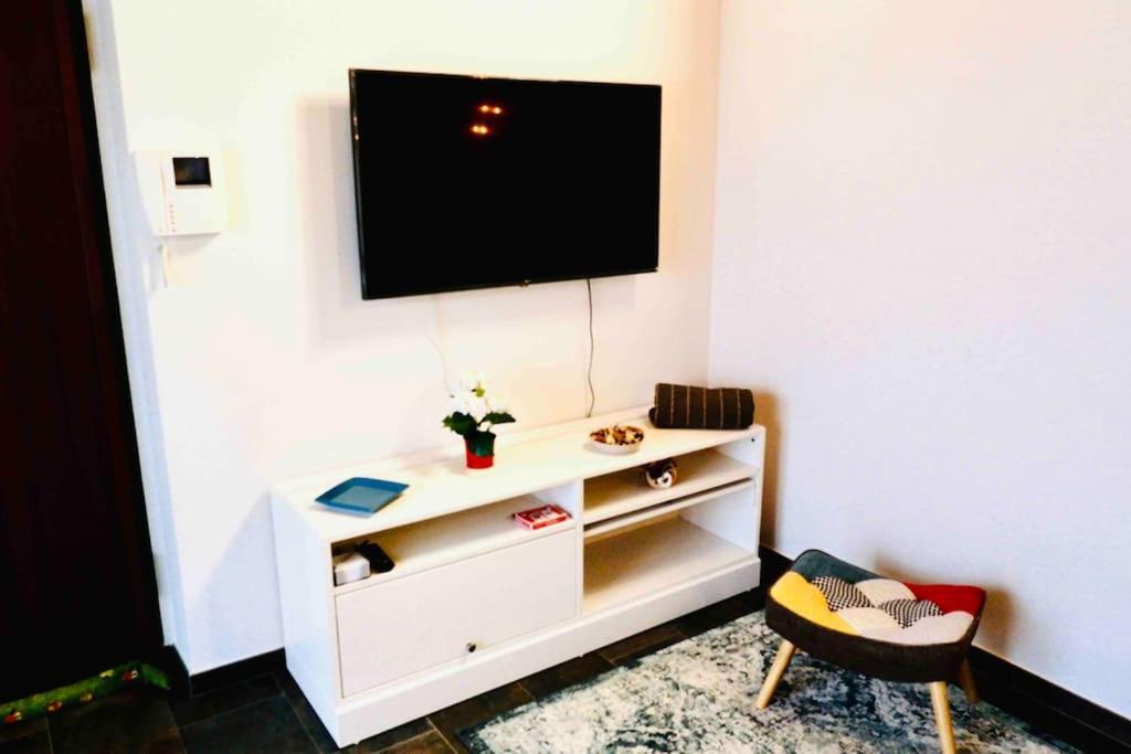 Attico Nel Cuore Delle Langhe - Free Parking Wi-Fi E Ac Alba  Exterior foto